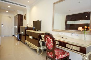 Crystal โรงแรม
