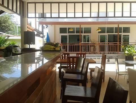 Emerald Palace อพาร์ตโฮเทล