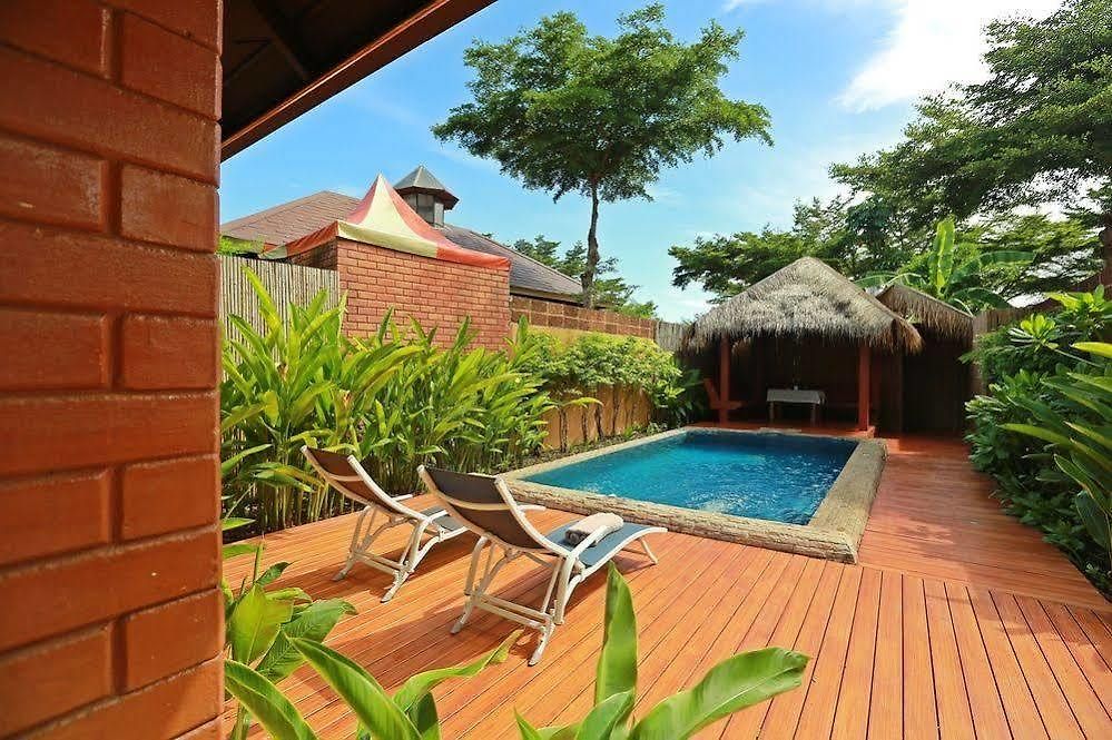 โรงแรม ชิค ชิลล์ แอท เอราวาณา พูล วิลลา พัทยา 4*