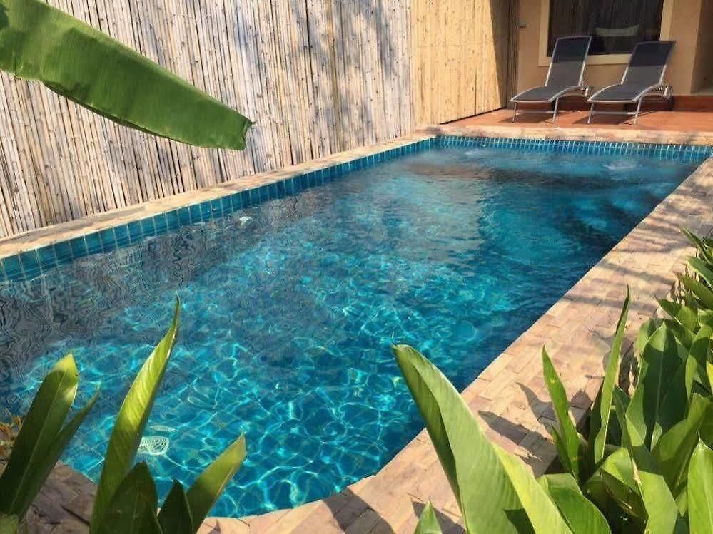 โรงแรม ชิค ชิลล์ แอท เอราวาณา พูล วิลลา พัทยา 4*