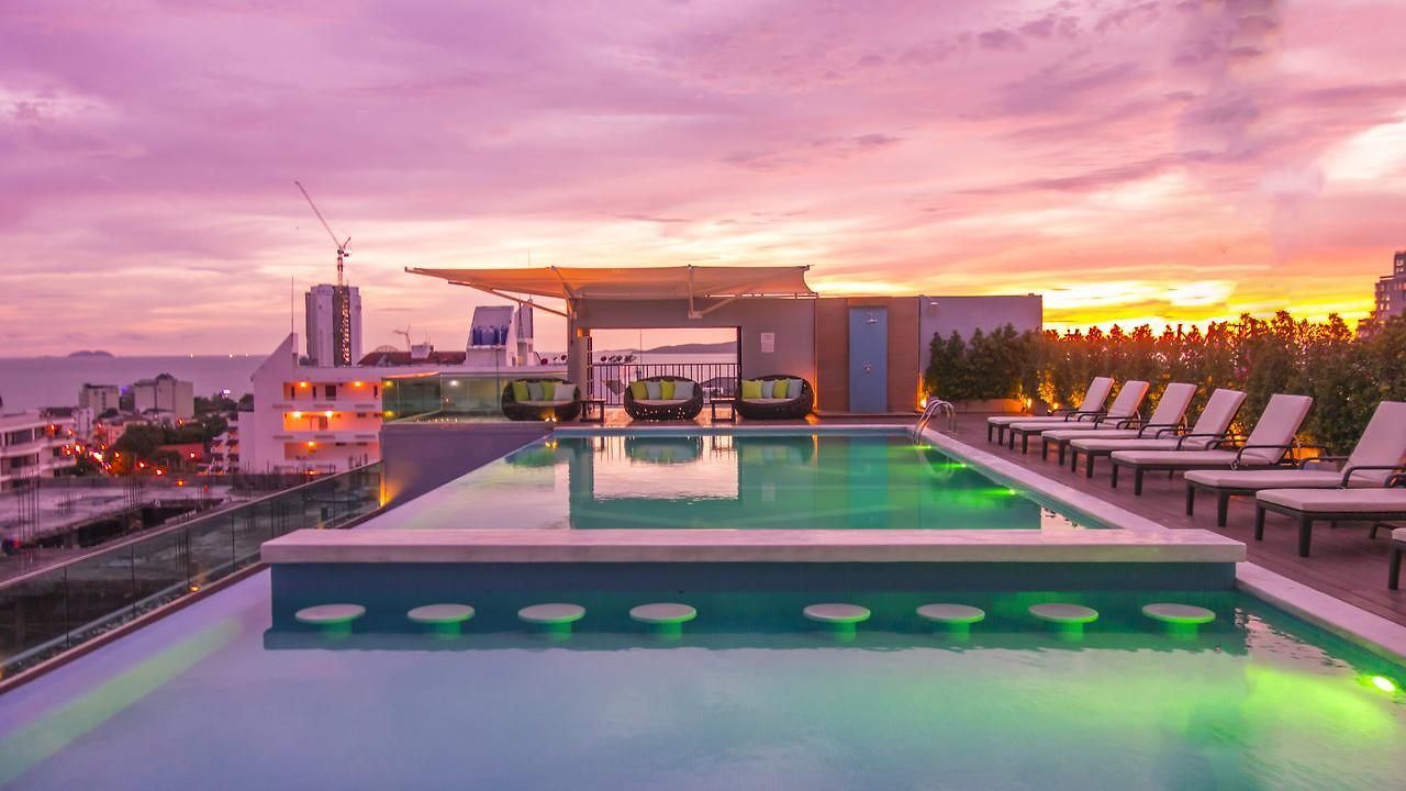 โรงแรม Unique Regency