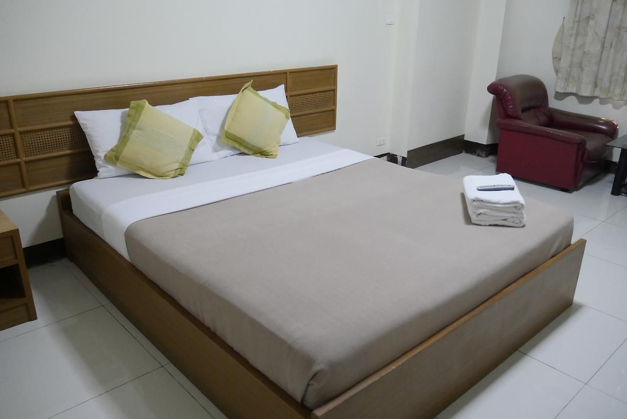 House Hotel Central Pattaya โรงแรม 4*