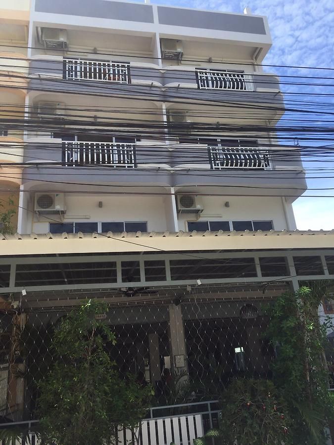 Victoria's Place And Restaurant โรงแรม Pattaya