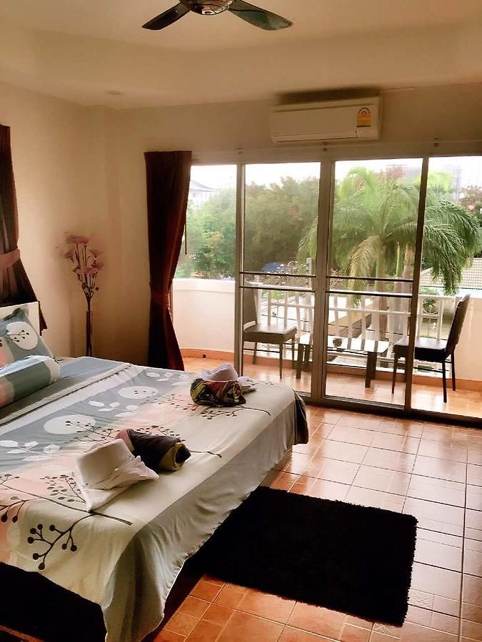 โรงแรม Victoria's Place And Restaurant Pattaya