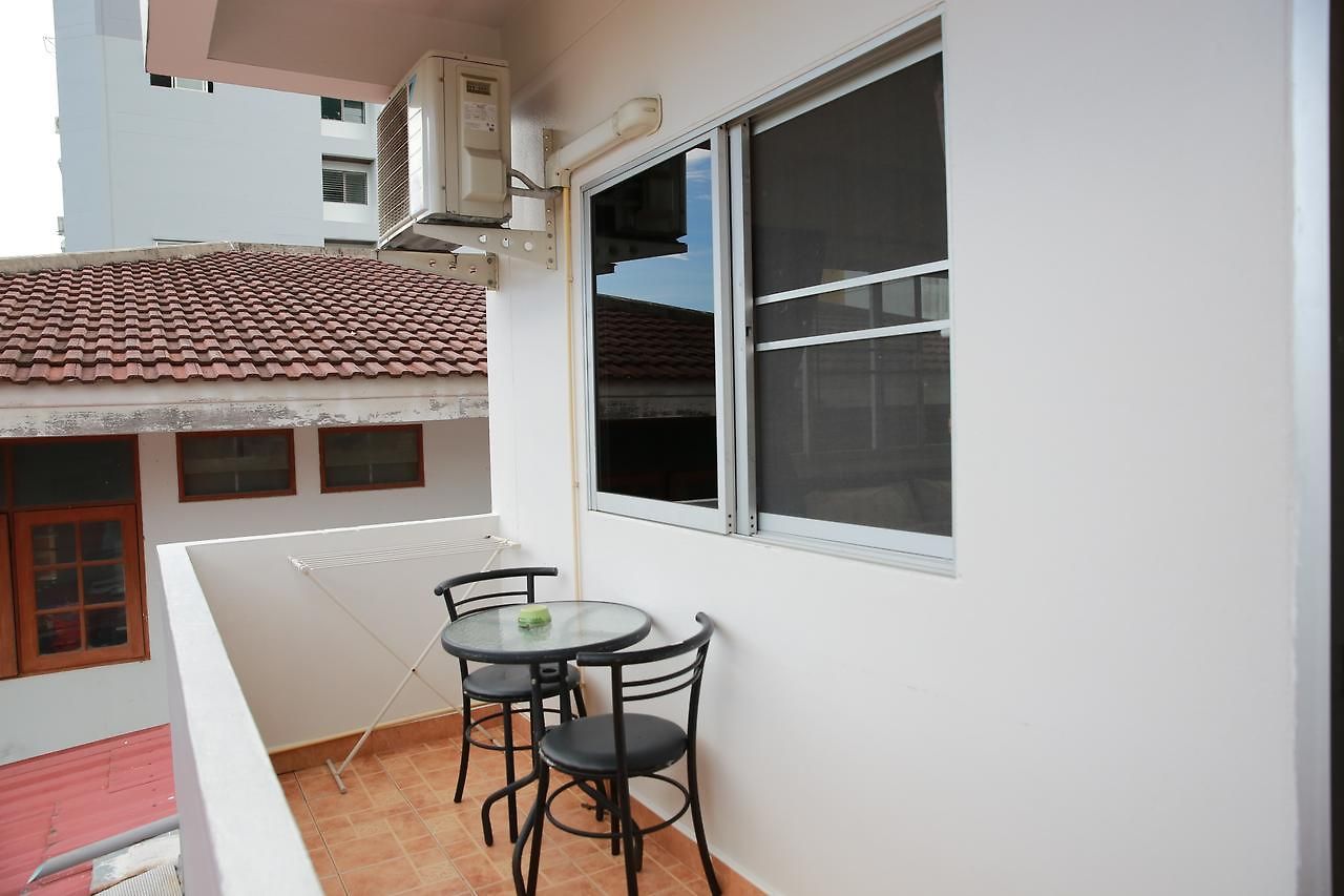 Victoria's Place And Restaurant โรงแรม Pattaya