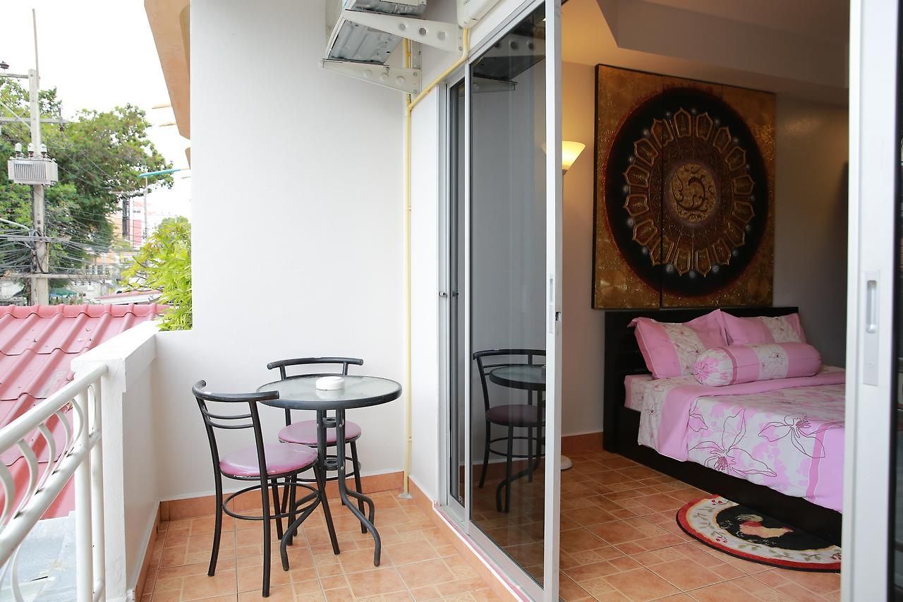 Victoria's Place And Restaurant โรงแรม 2*
