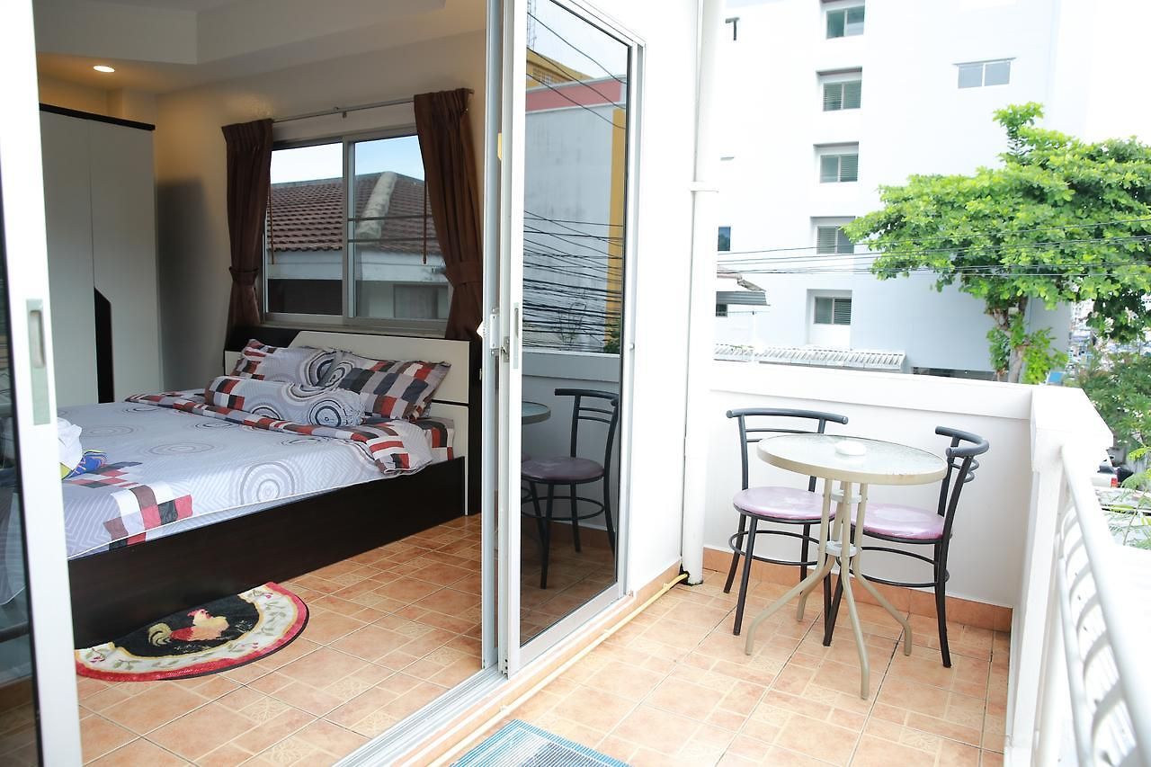 โรงแรม Victoria's Place And Restaurant 2*