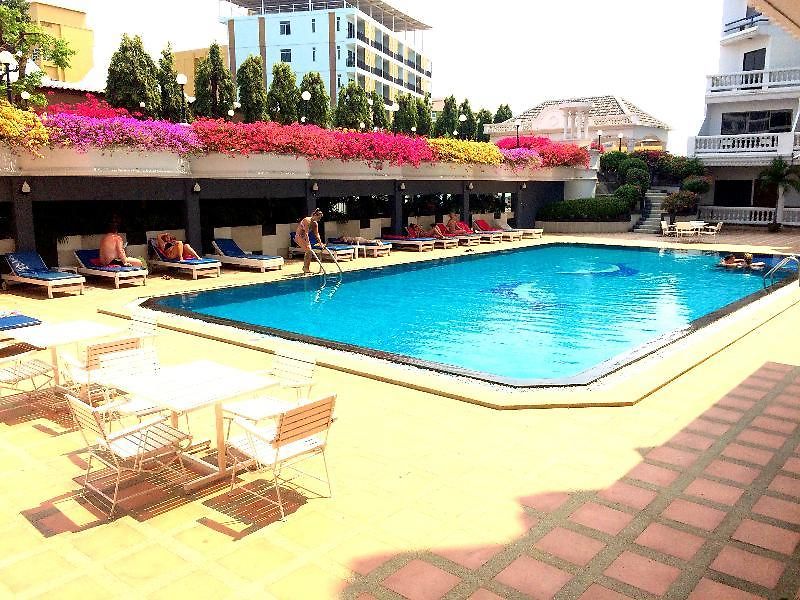 โรงแรม โรงแรมซีซาร์ พาเลซ 4*