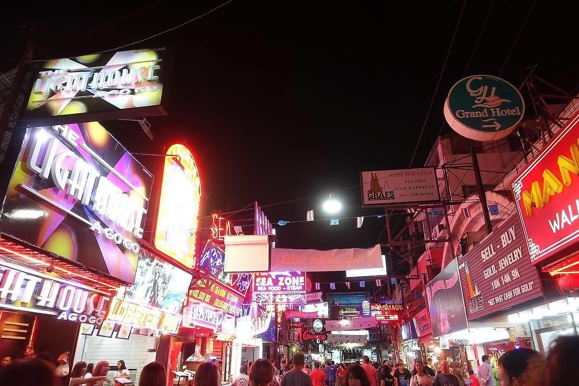 中国城财神大酒店 โรงแรม *