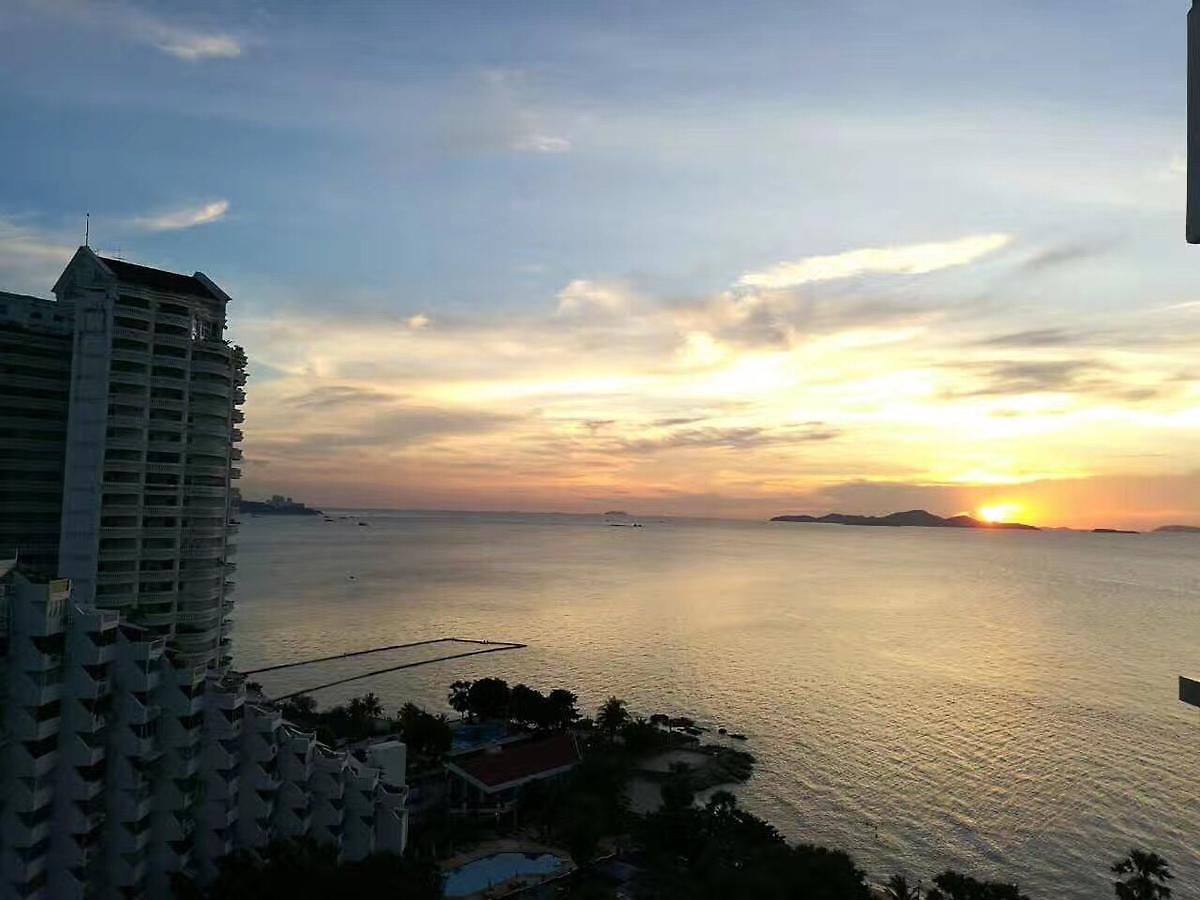 อพาร์ทเม้น The Palm Front Pattaya
