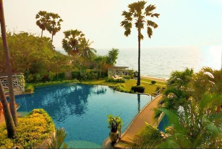 อพาร์ทเม้น The Palm Front