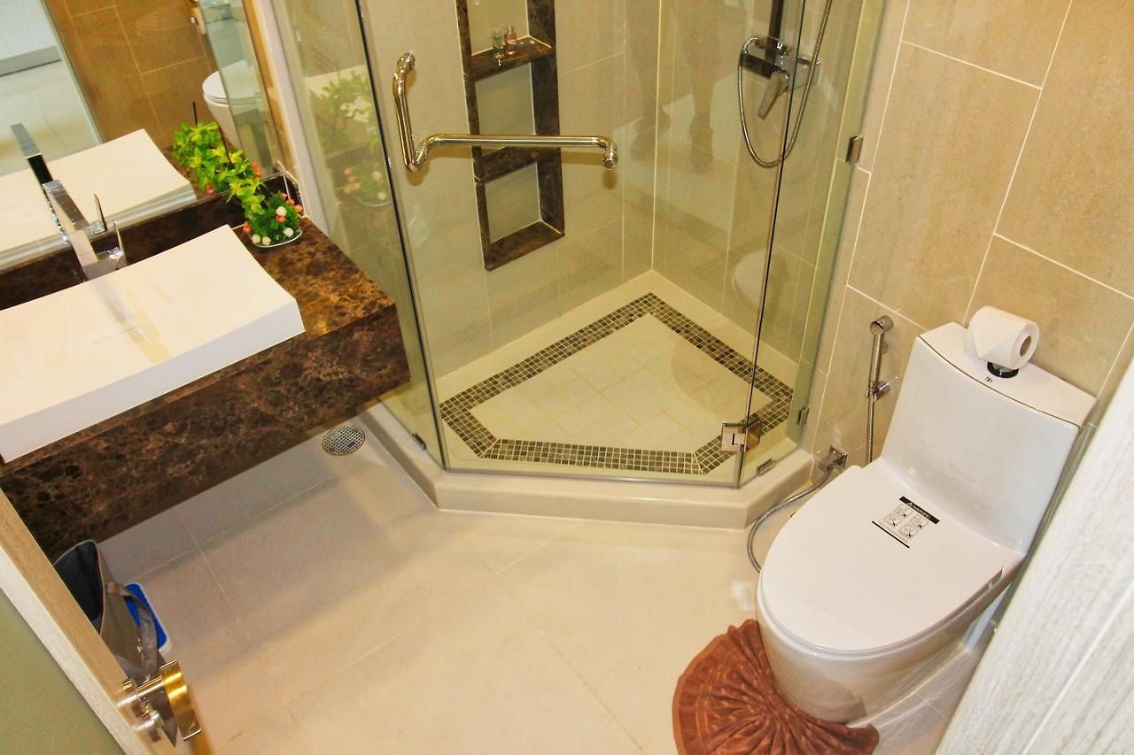อพาร์ทเม้น The Peak Towers - Luxury High Floor Ocean View - 2 Pools & Gym *