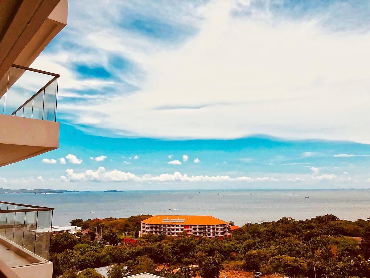 อพาร์ทเม้น The Peak Towers - Luxury High Floor Ocean View - 2 Pools & Gym Pattaya