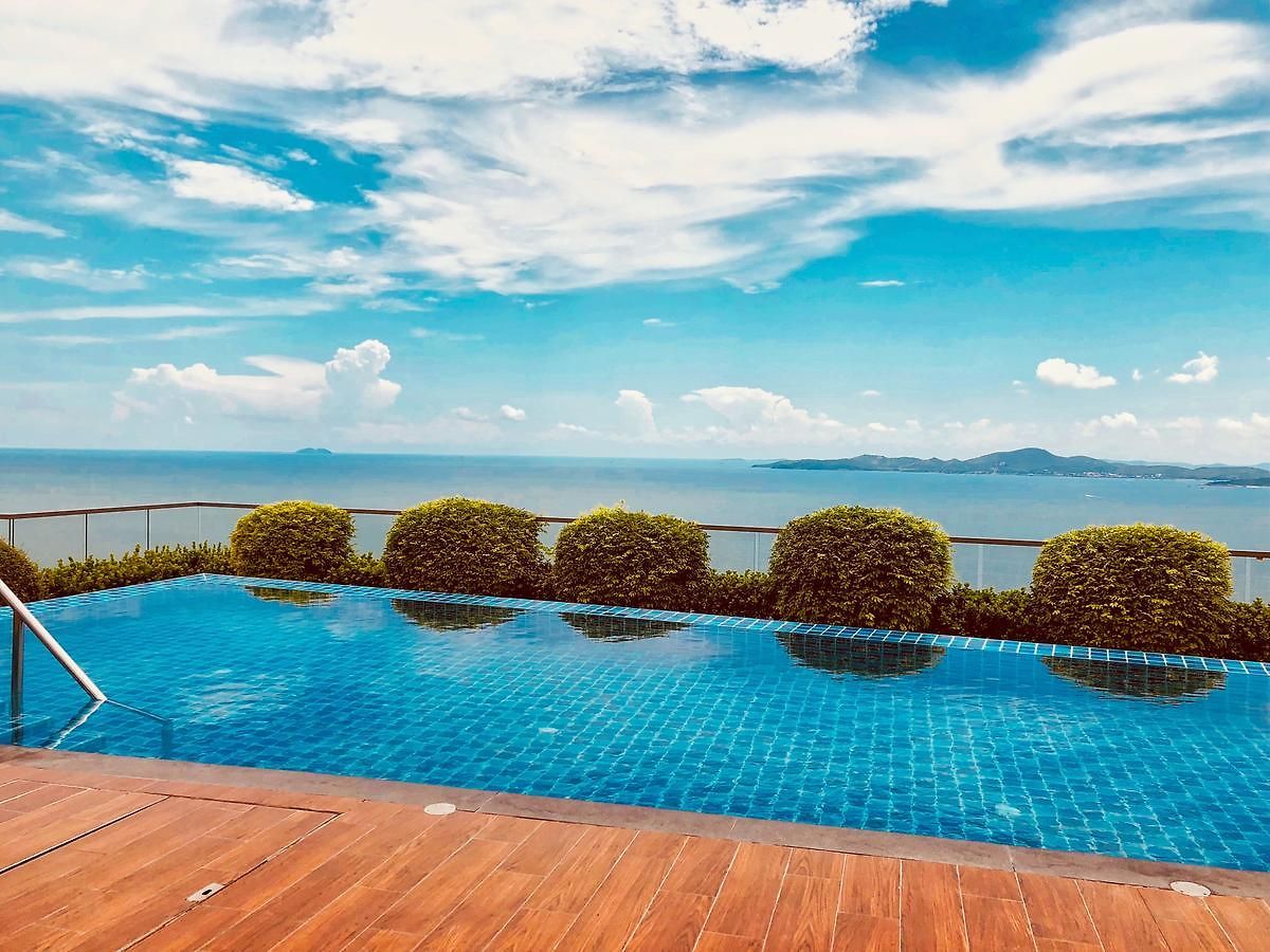 The Peak Towers - Luxury High Floor Ocean View - 2 Pools & Gym *