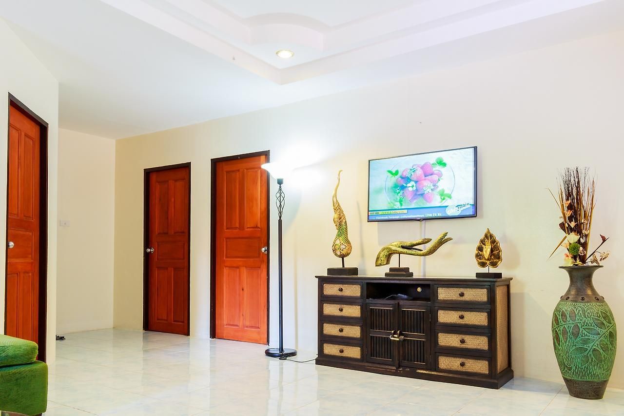 Corner - House Walking Street 4 Bedrooms วิลล่า *