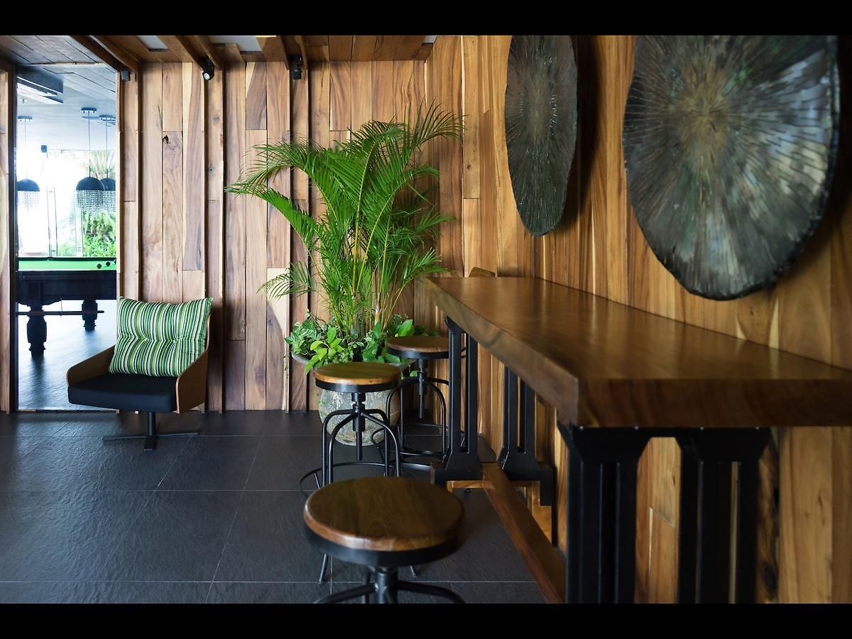 อพาร์ทเม้น The Palm Front Pattaya
