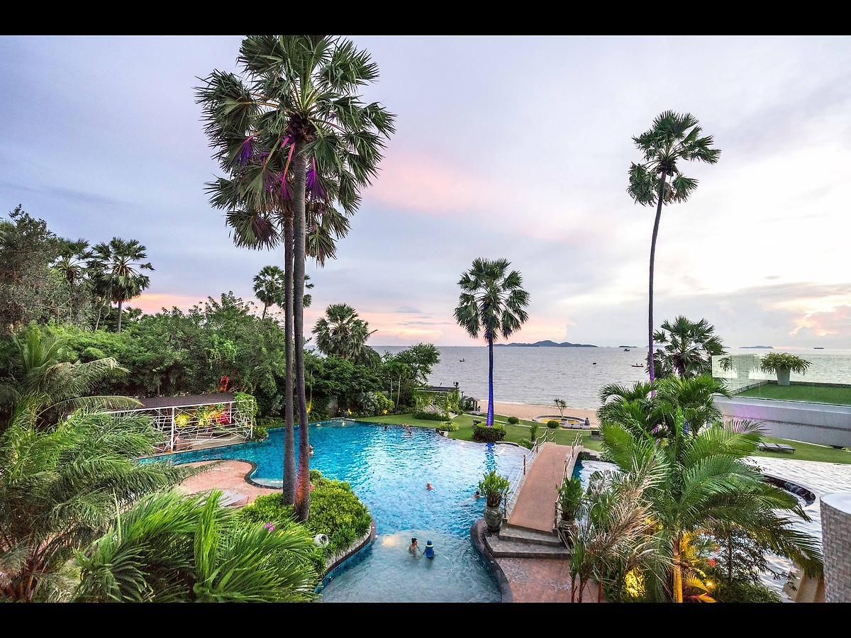 อพาร์ทเม้น The Palm Front