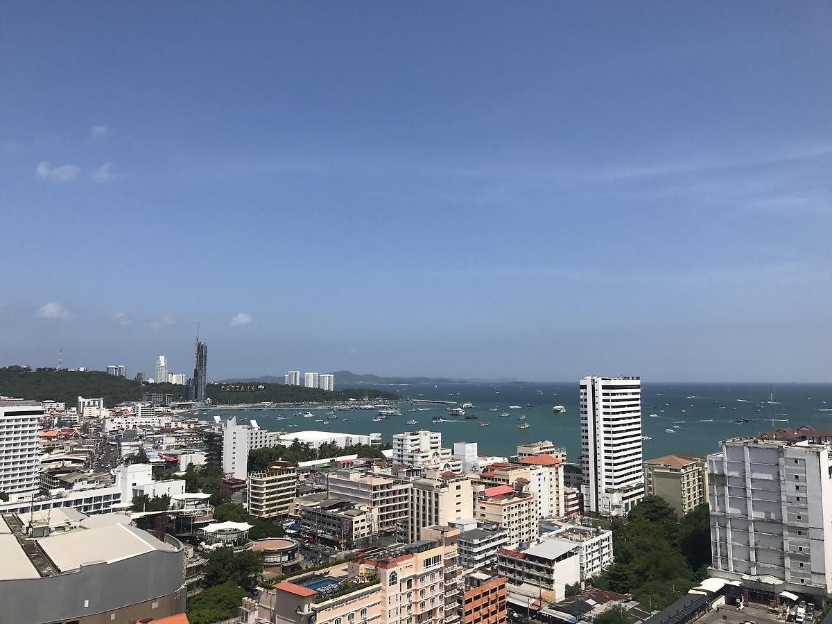 อพาร์ทเม้น Sea View Rooftop Pool