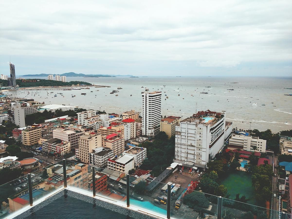 อพาร์ทเม้น The Base 芭提雅基地公寓 Pattaya