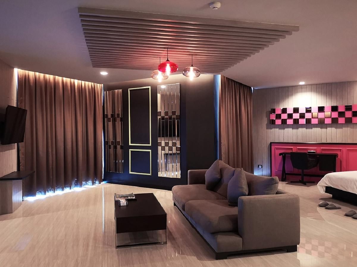 Tsix5 Phenomenal โรงแรม