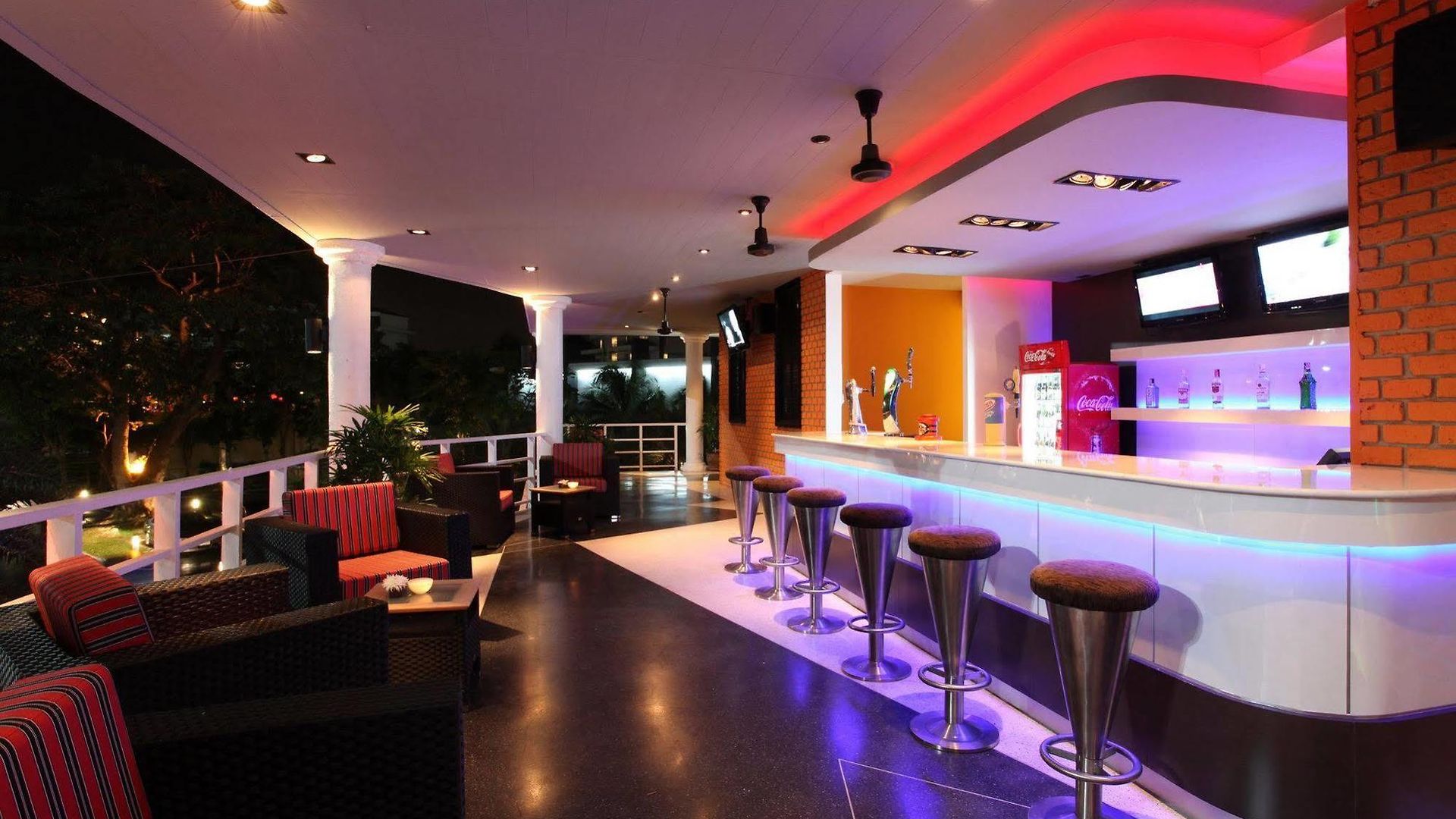 โรงแรม Amari Garden 4*