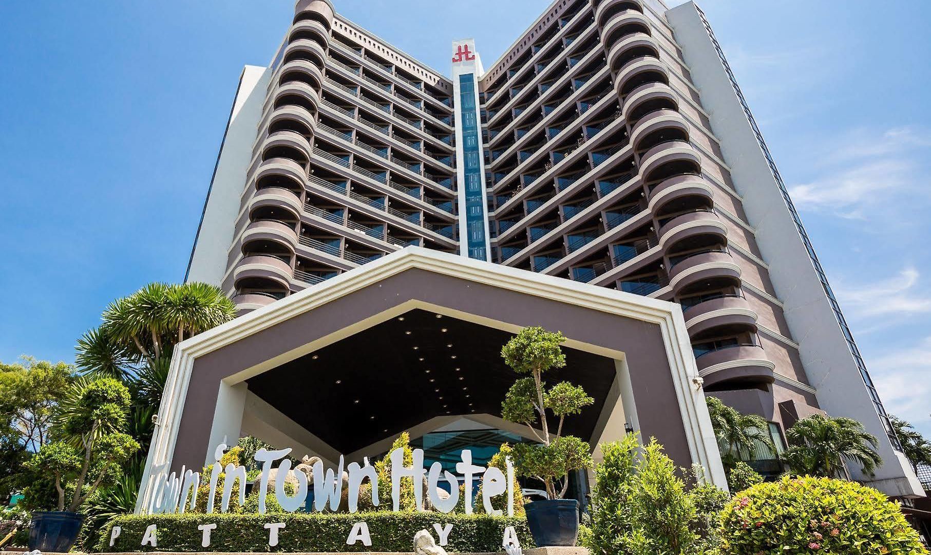 โรงแรม First Pacific Cirrus