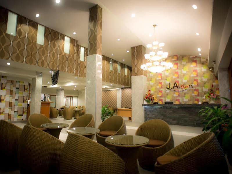 Oyo 120 Ja Siam Near Bangkok Hospital โรงแรม Pattaya