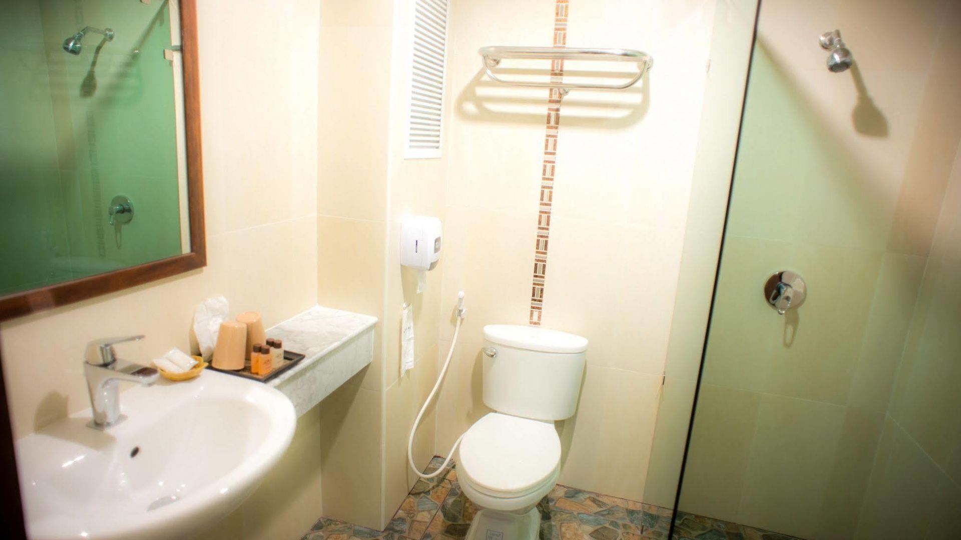 โรงแรม Oyo 120 Ja Siam Near Bangkok Hospital 2*