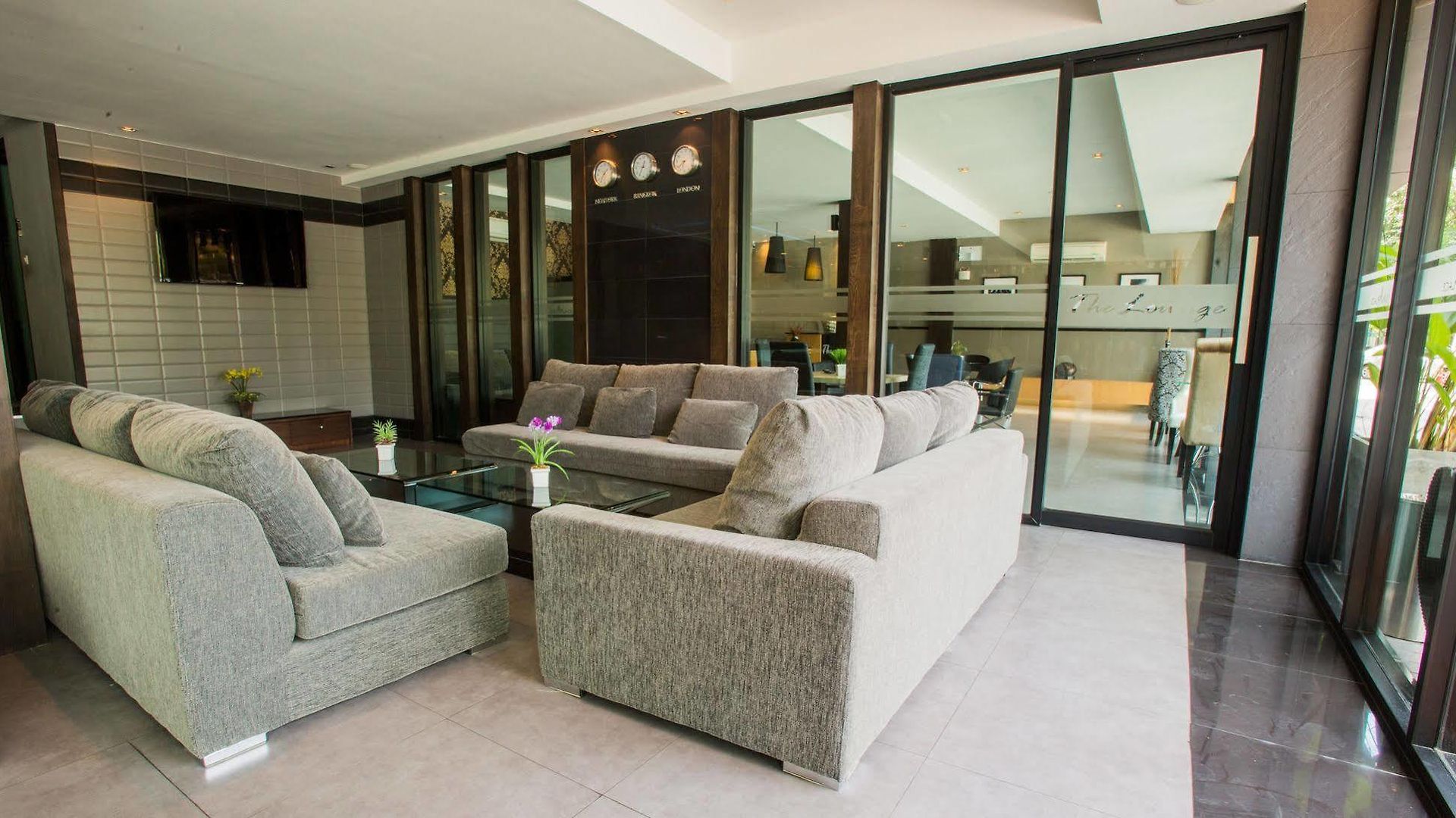 โรงแรม Place Serviced