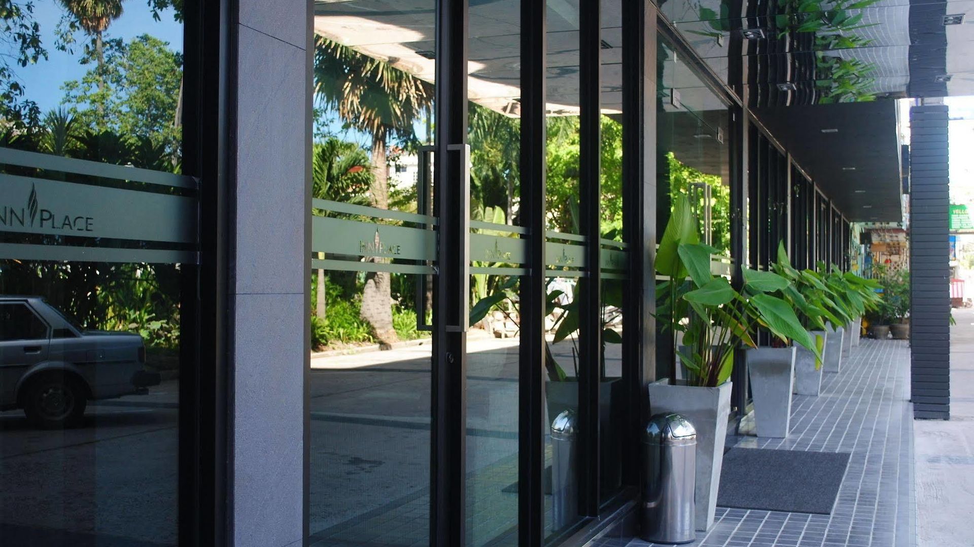 โรงแรม Place Serviced 3*