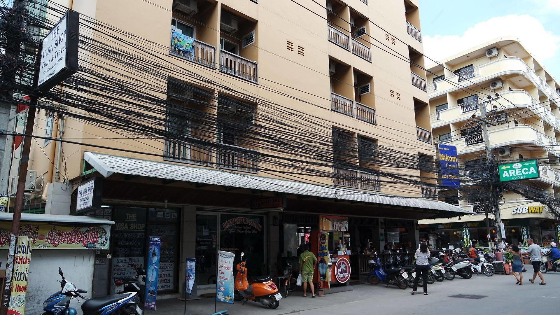 โรงแรม Nikom Court