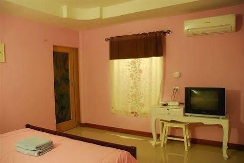 โรงแรม Baan Im Em 2*