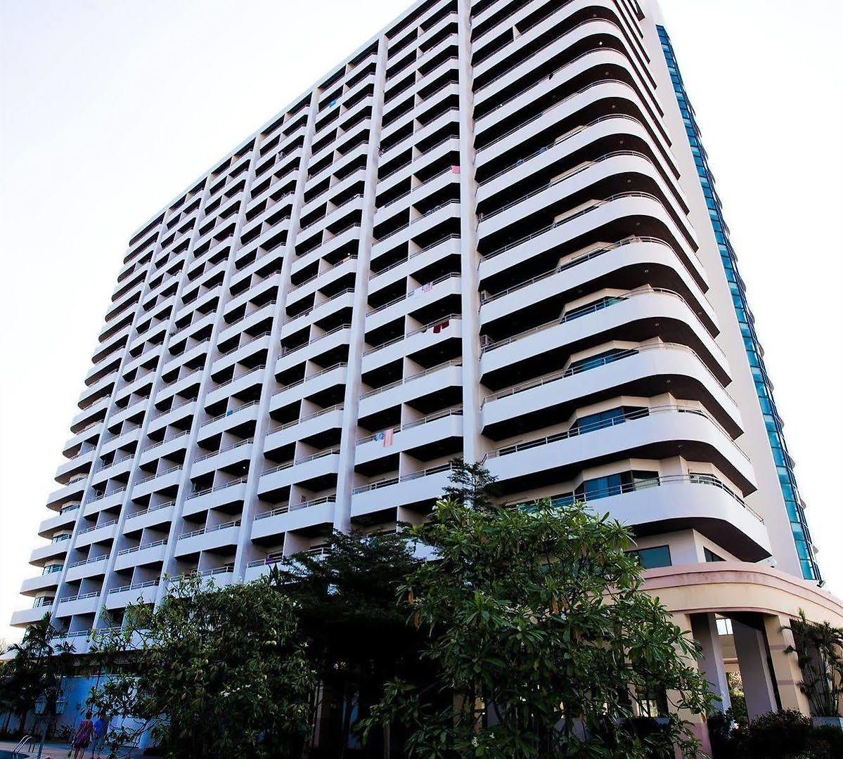 R-con Wongamat โรงแรม