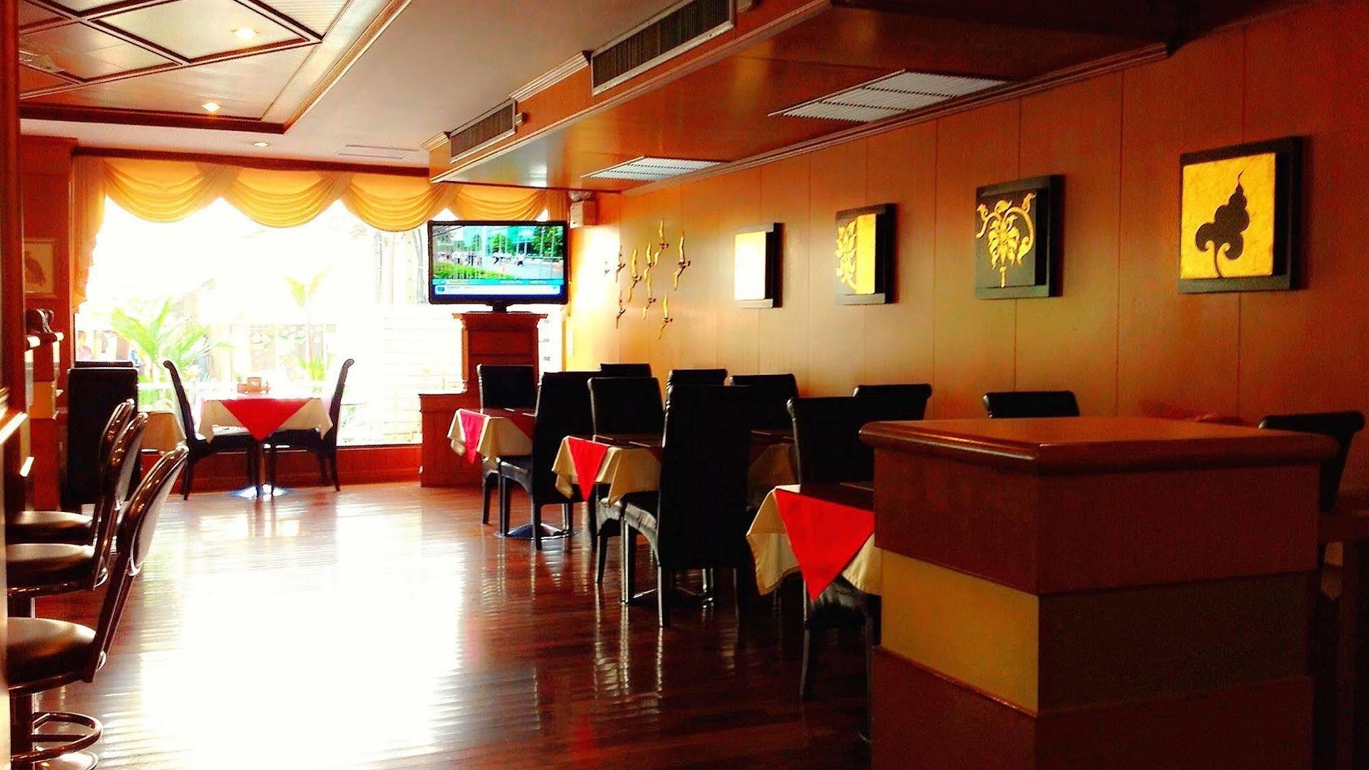Dynasty โรงแรม