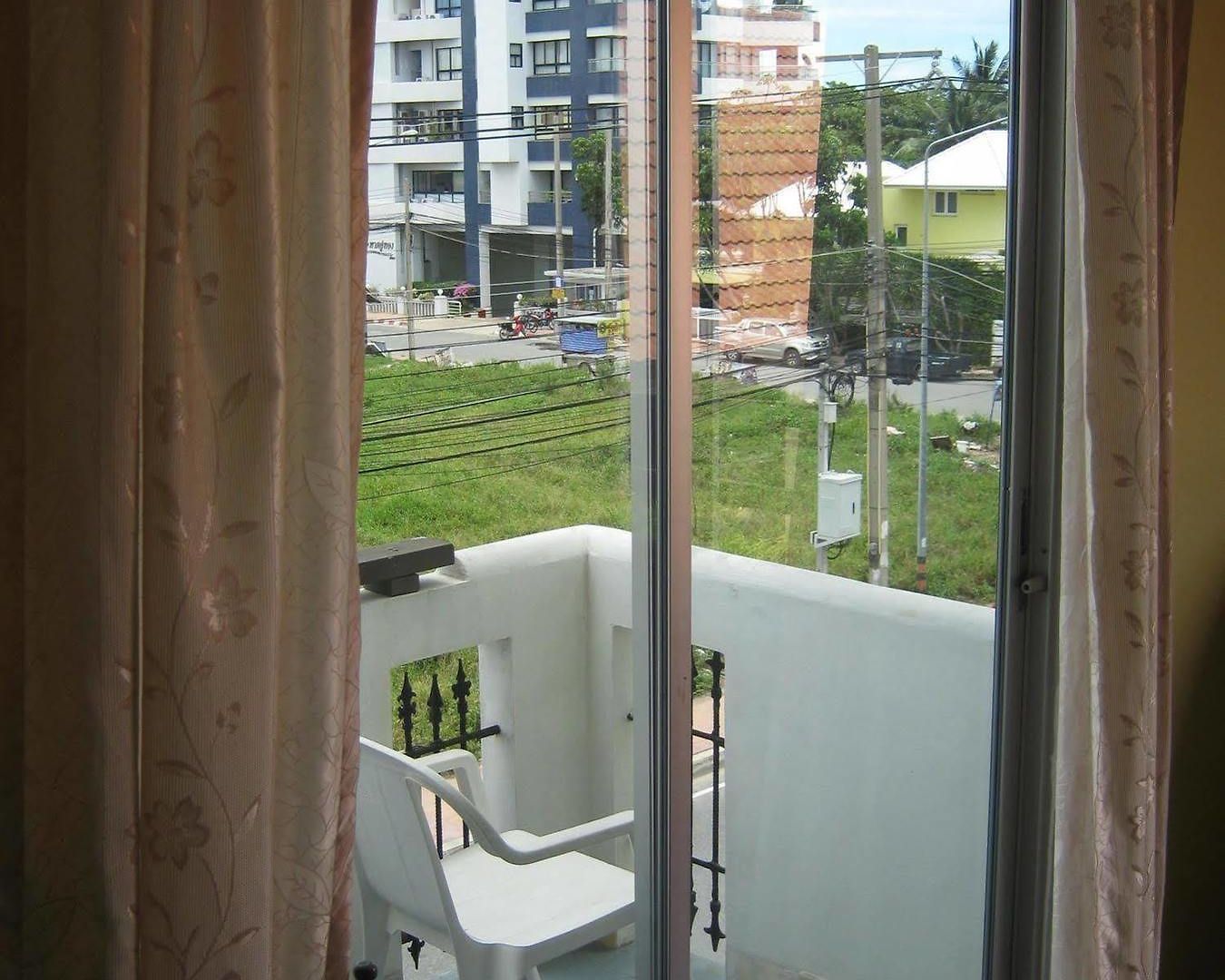 บ้านทะเล โรงแรม 2*