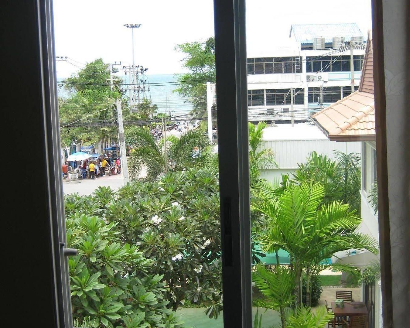 โรงแรม บ้านทะเล