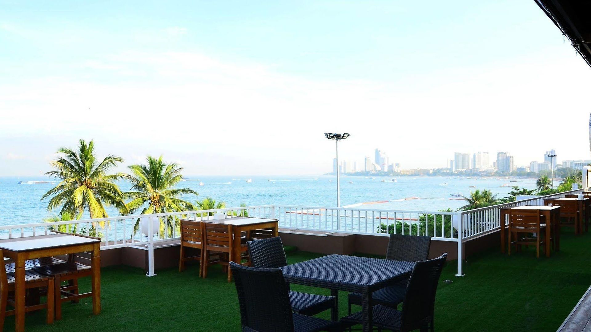 โรงแรม เบย์วอลค์ เรสซิเดนซ์ พัทยา - บาย ไทยวัฒน์ 3*