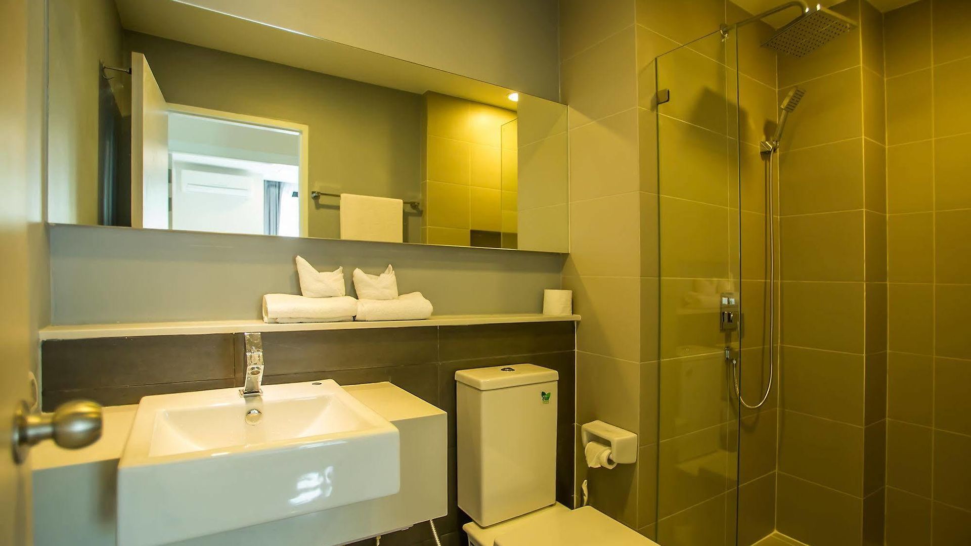 โรงแรม Acqua 2 2*