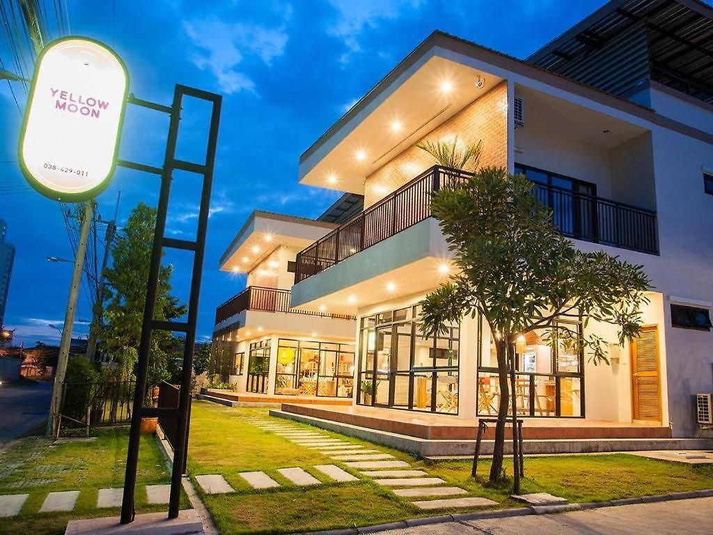 Yellow Moon Hotel Pattaya