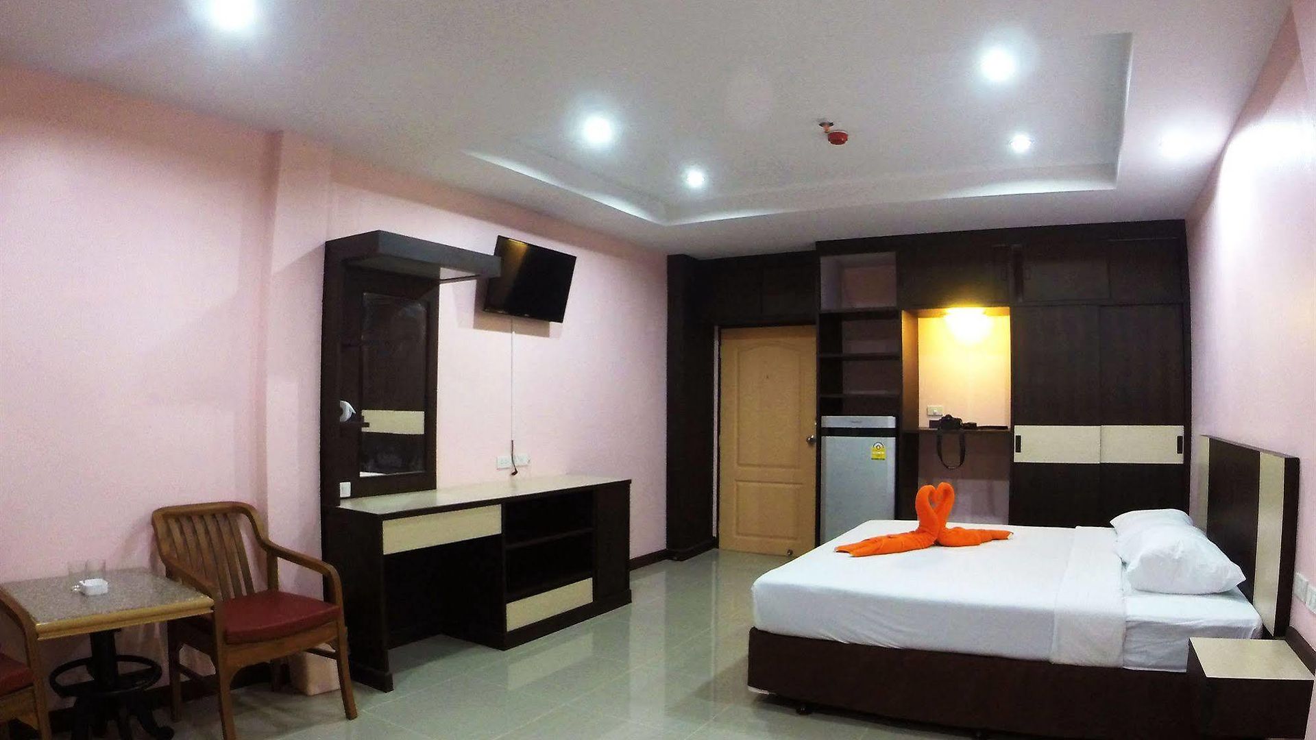 โรงแรมเอ.เอ. พัทยา วิลล์ 2*