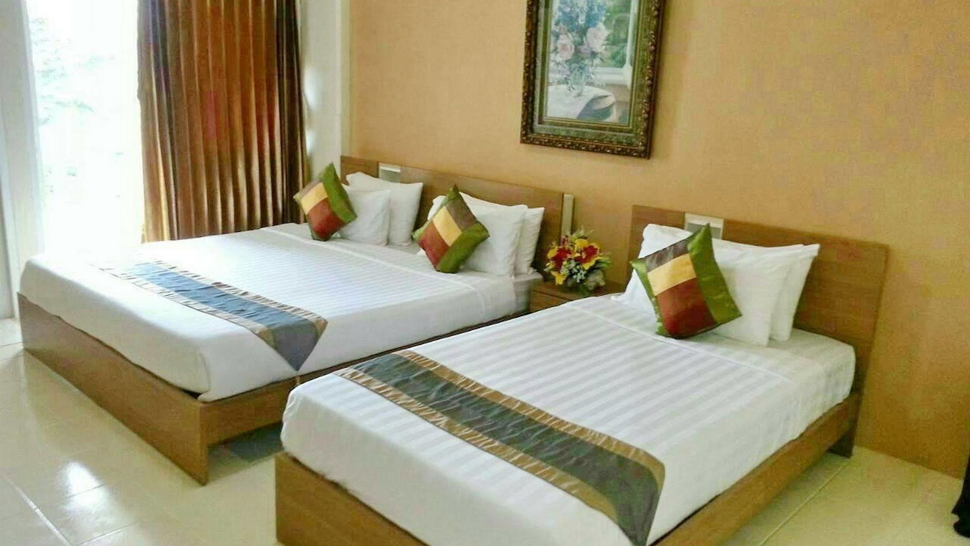 โรงแรม เดอะ ซัน แอนด์ สปา 3*