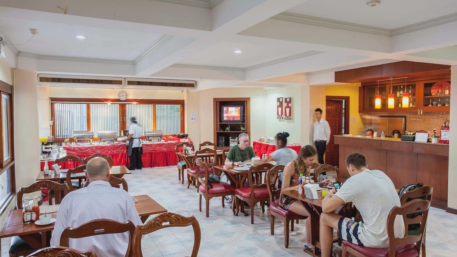 โรงแรมอีสท์ตินี่ โรงแรม