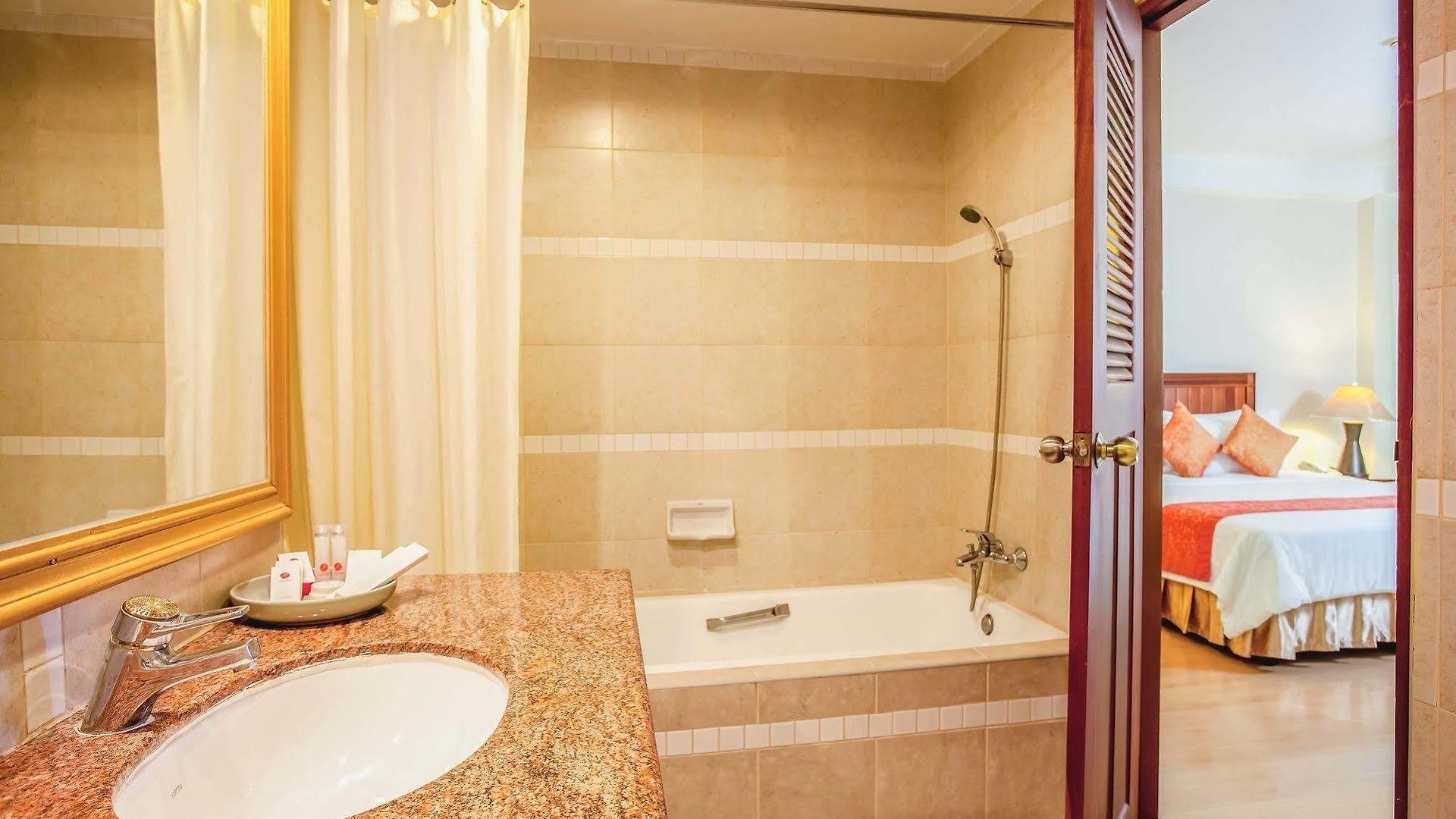 Eastiny Place โรงแรม