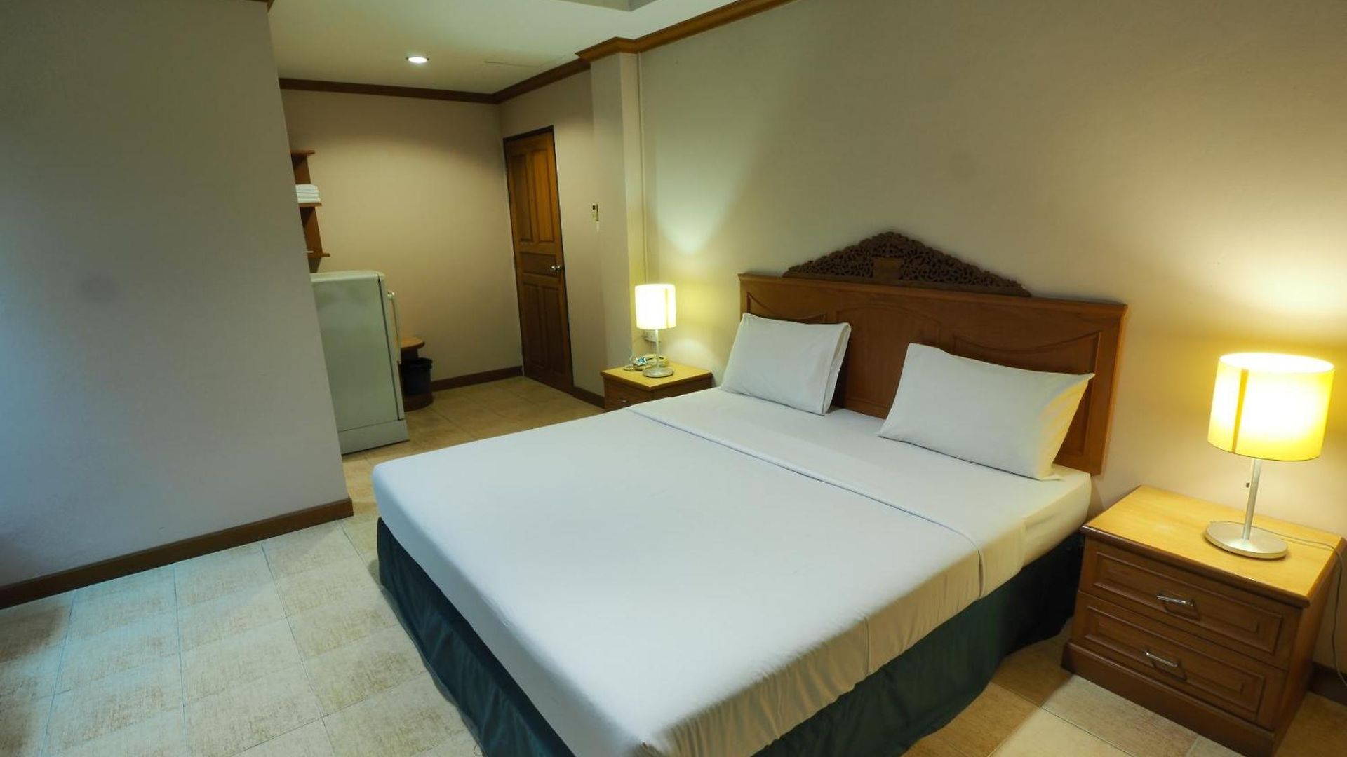 Golden โรงแรม