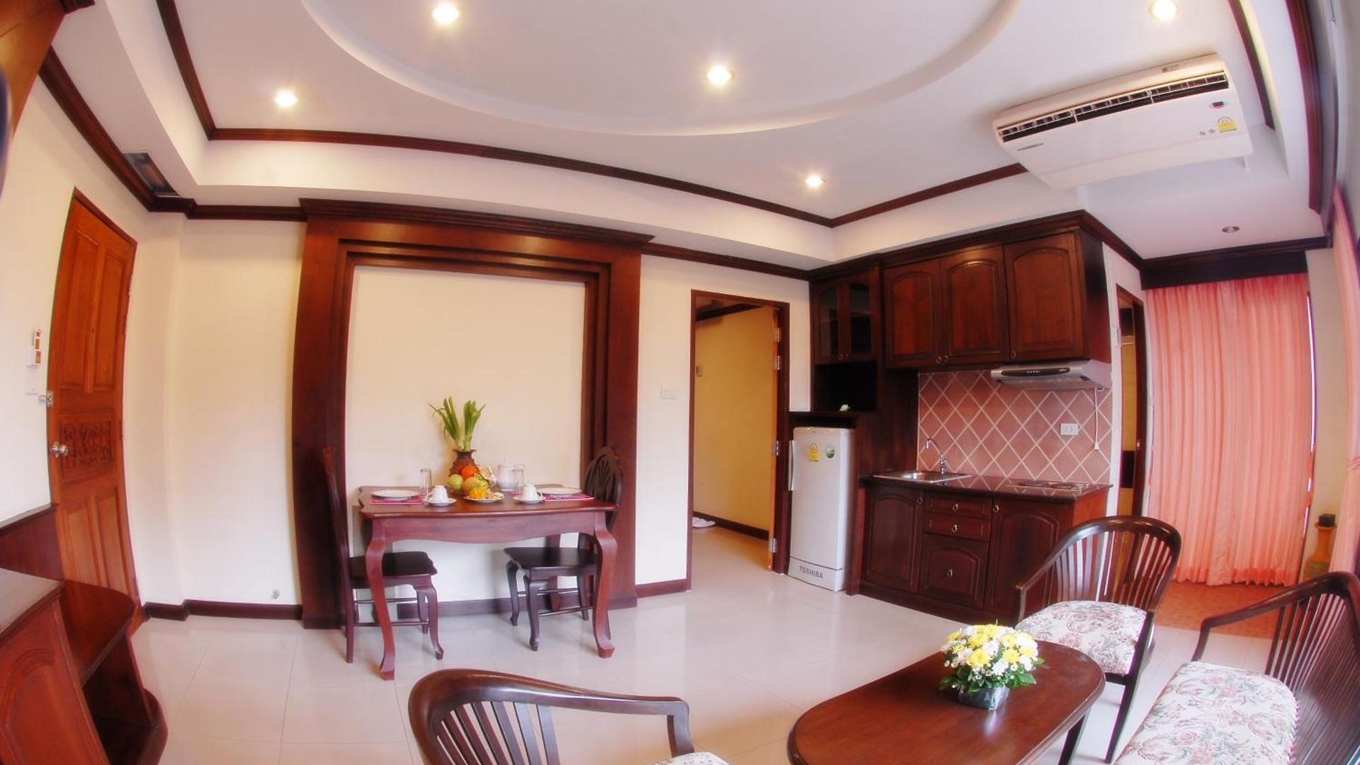 Golden โรงแรม