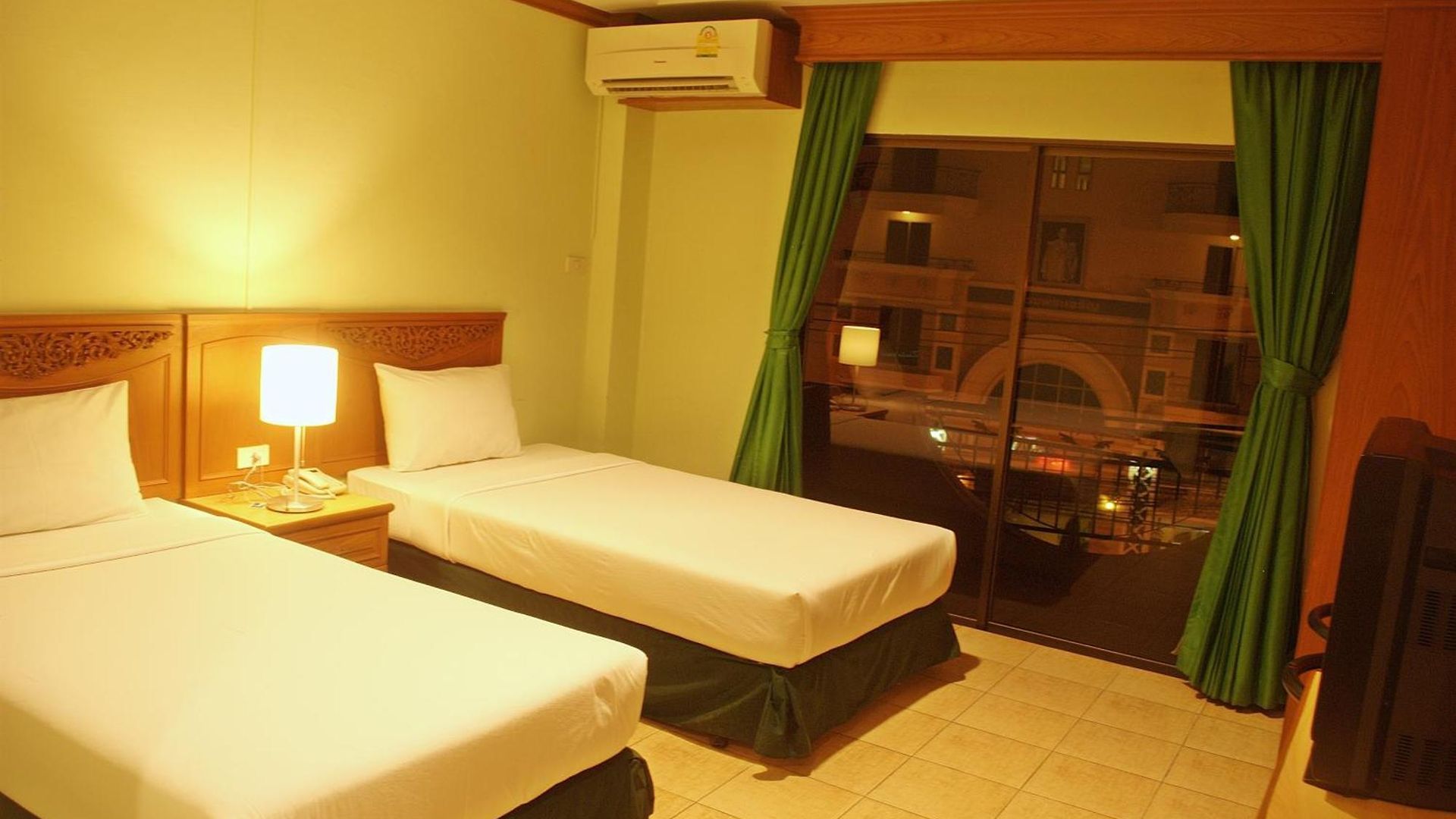 โรงแรม Golden