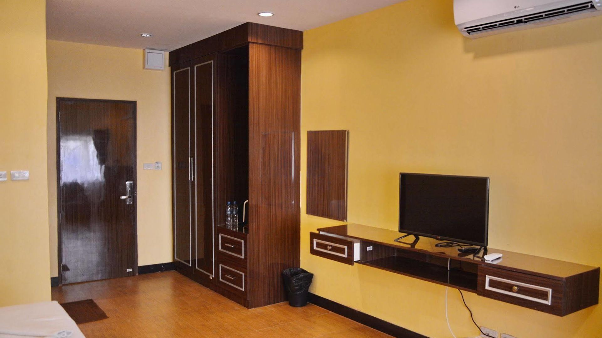 Taj Place Residency 2*
