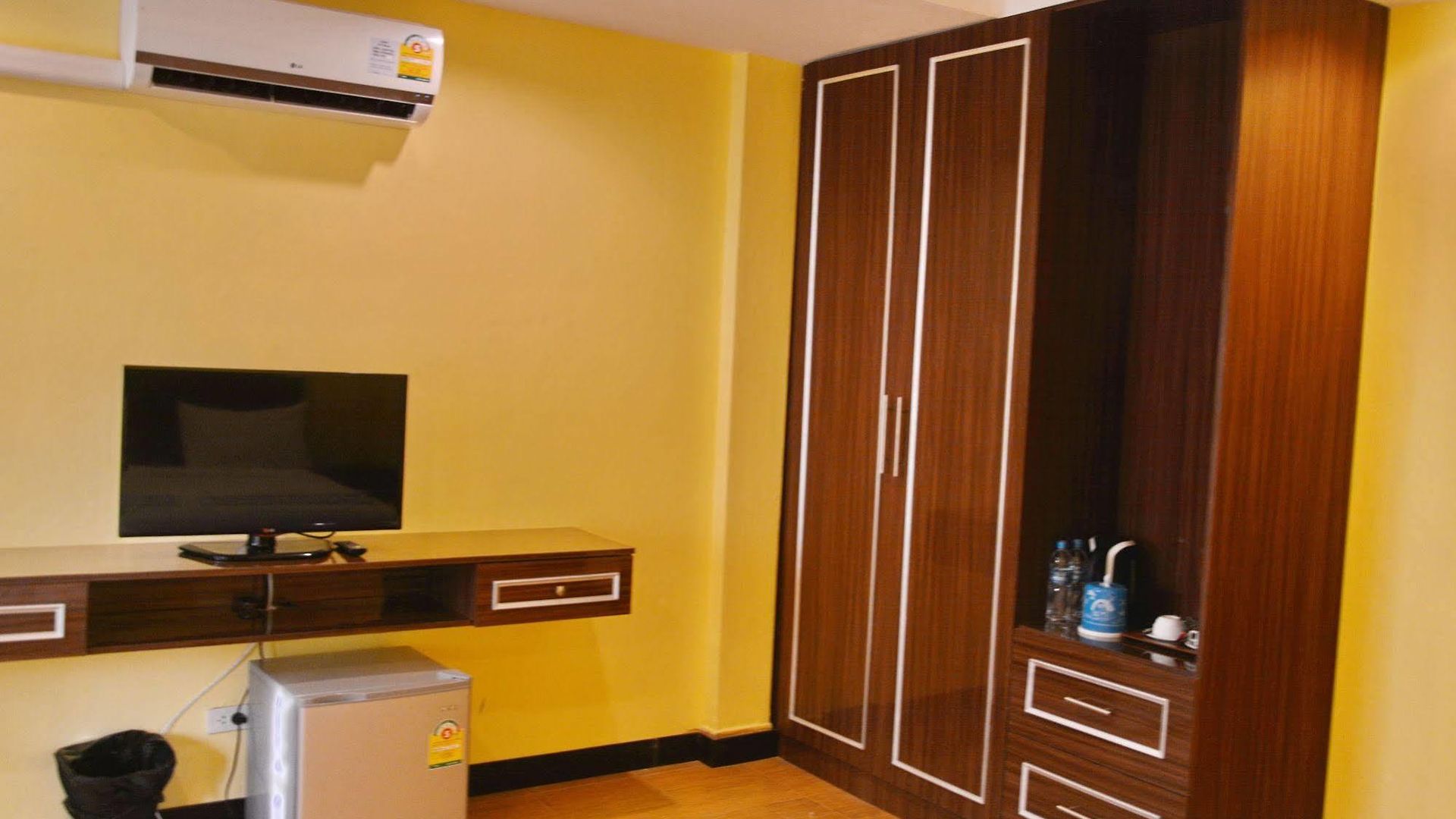 Taj Place Residency 2*