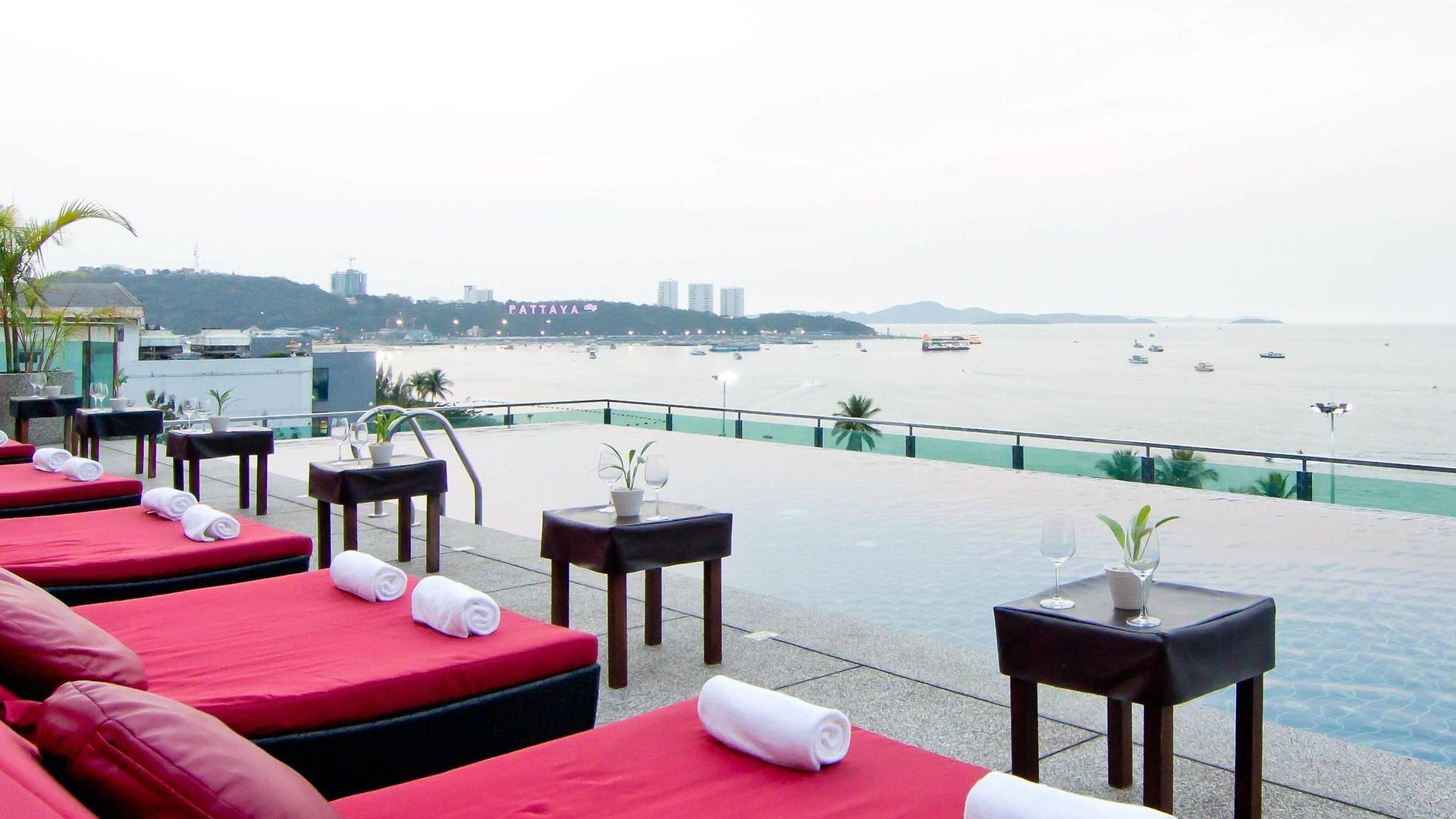 โรงแรม ซี มี สปริง ทู โฮเทล Pattaya