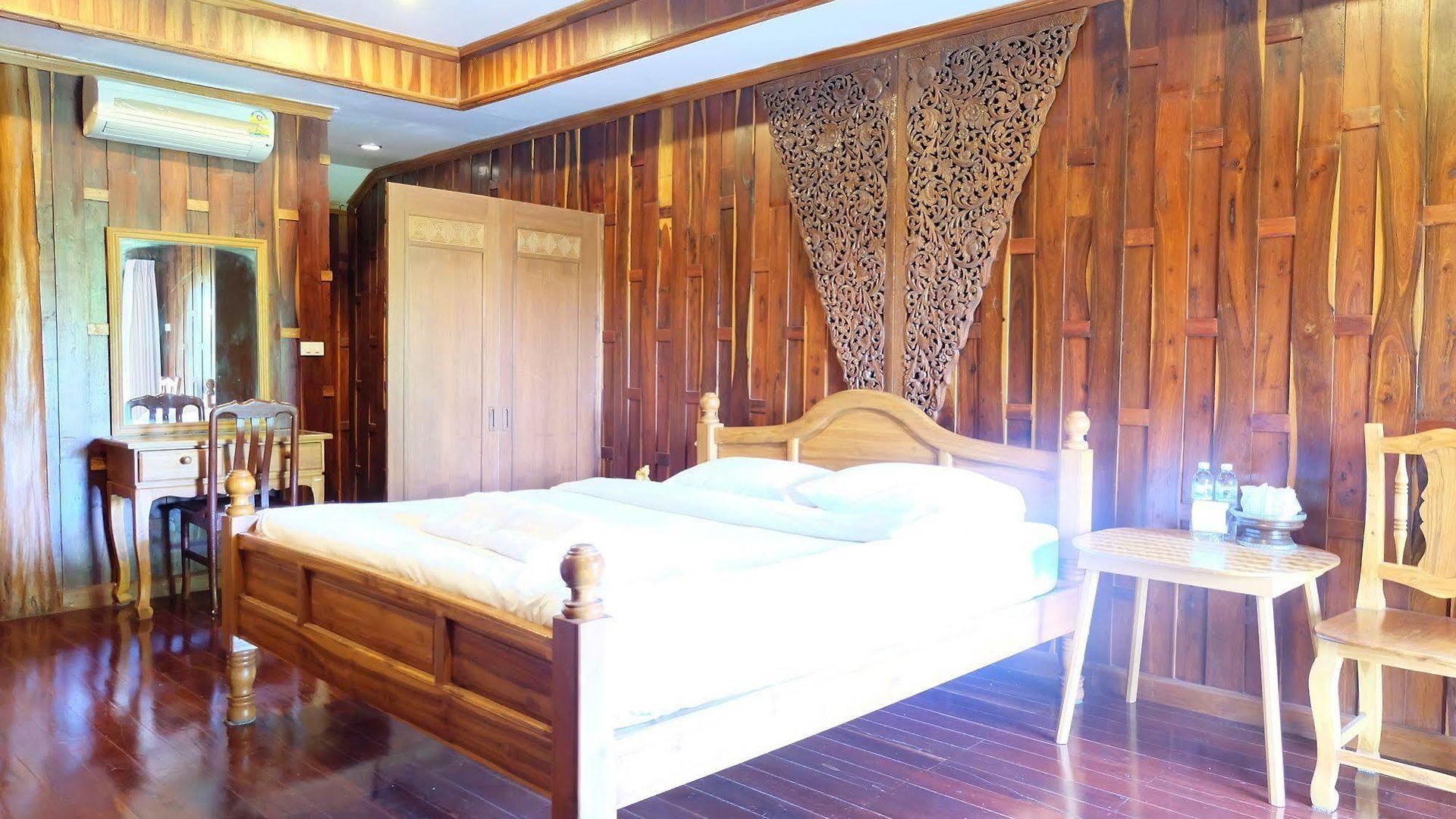 Deeden โรงแรม 3*